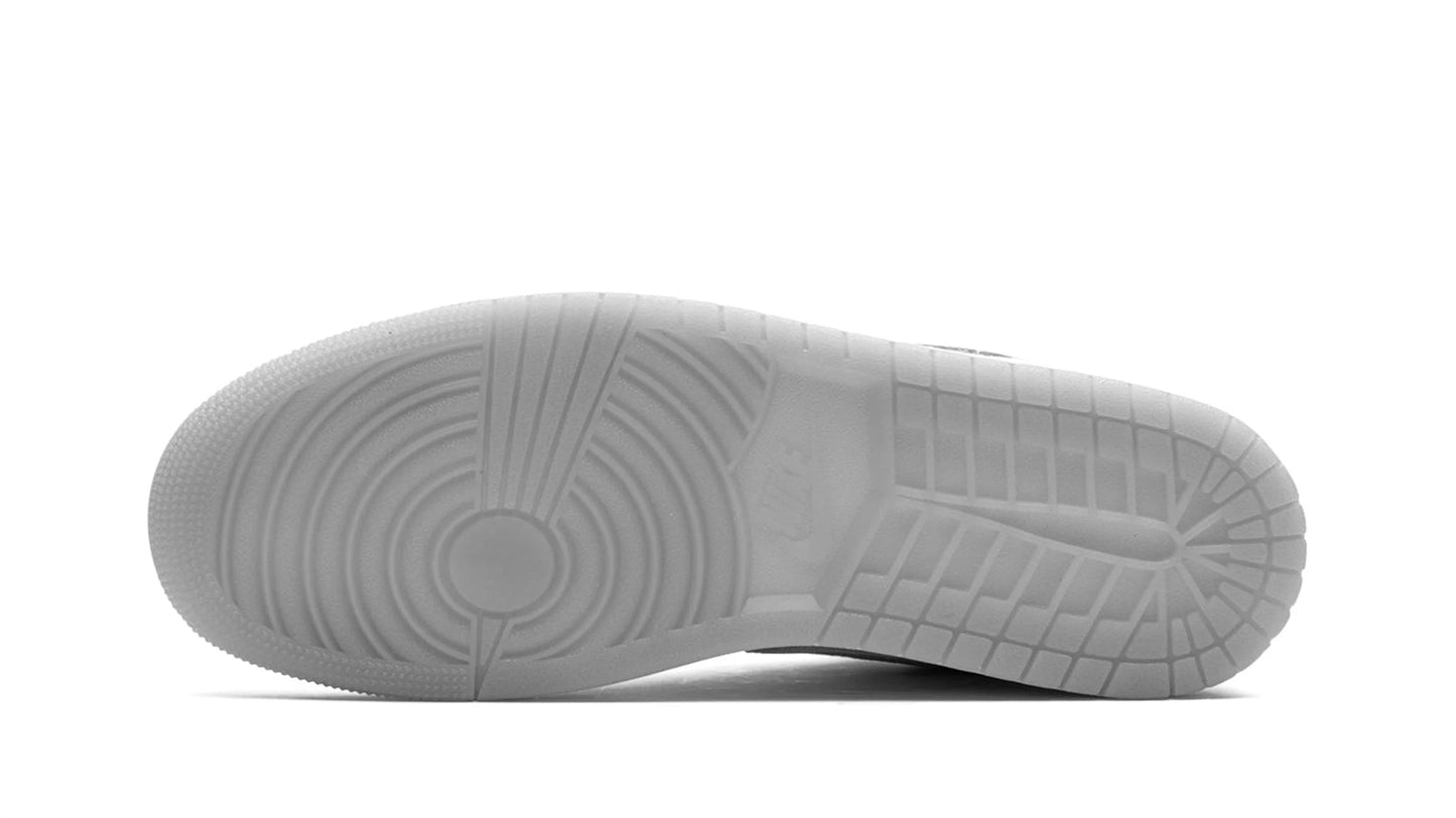 Jordan 1 Low SE WMNS "Metallic Silver"