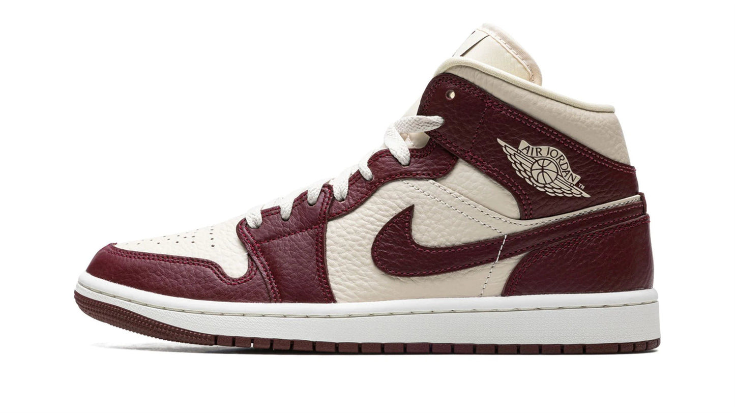 Jordan 1 WMNS "Split Cherrywood Red"