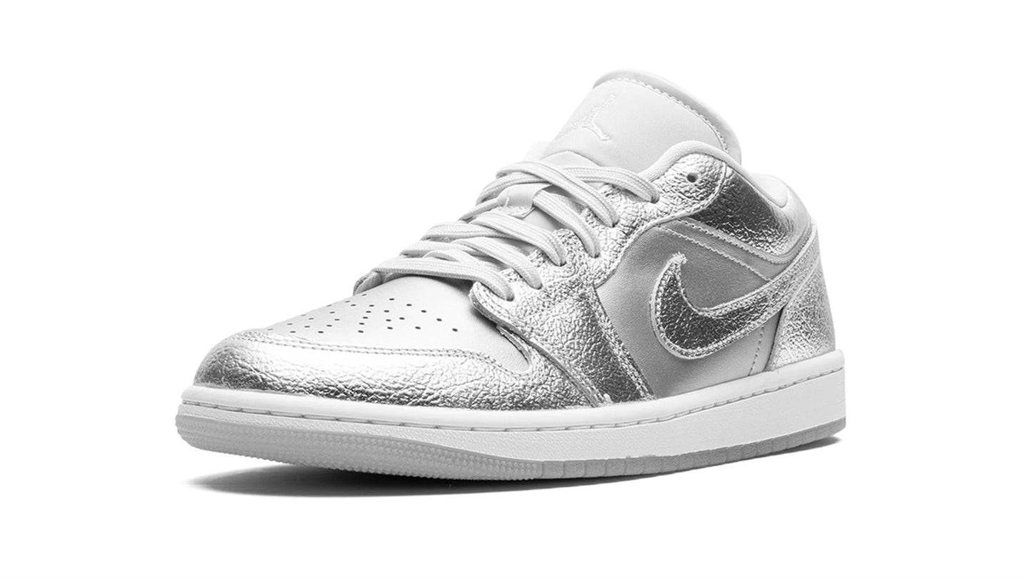 Jordan 1 Low SE WMNS "Metallic Silver"