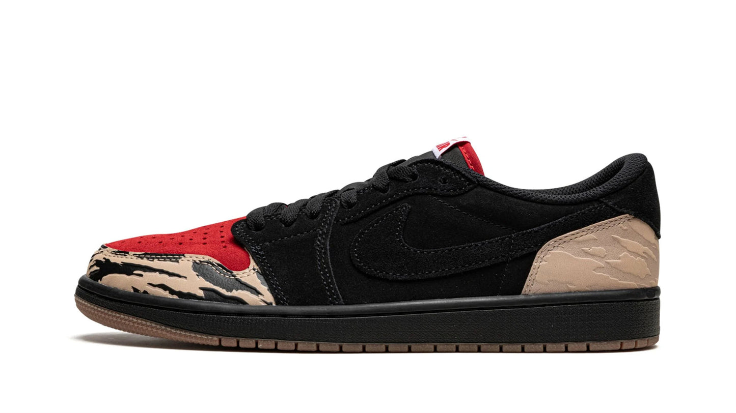 Jordan 1 Low SP "SoleFly - Carnivore"