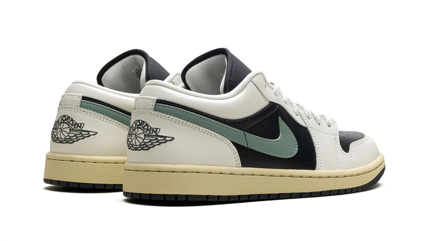 Jordan 1 Low WMNS "Jade Smoke"