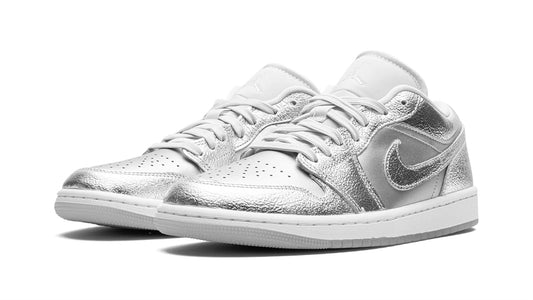 Jordan 1 Low SE WMNS "Metallic Silver"