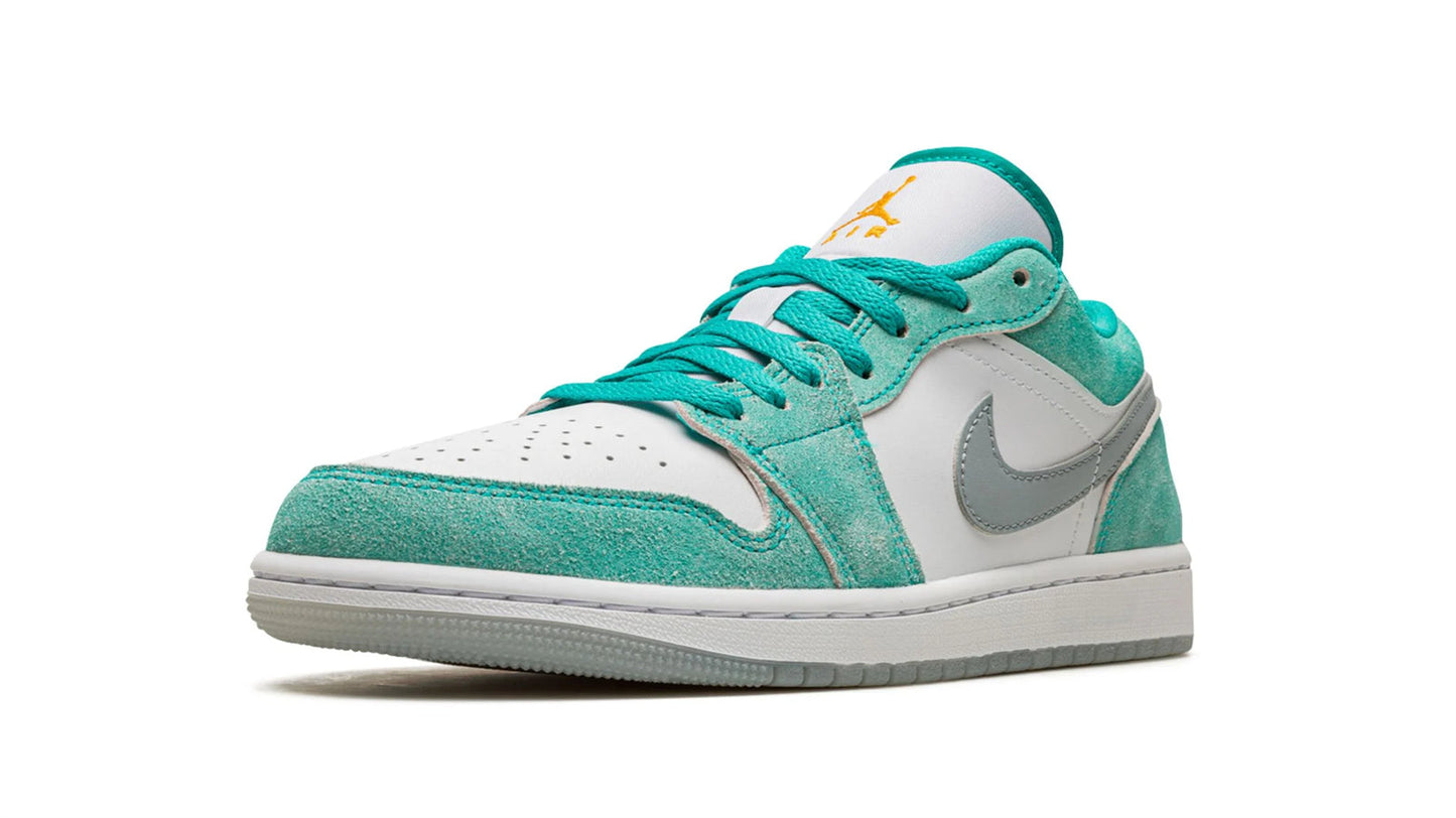 Jordan 1 Low SE "New Emerald"