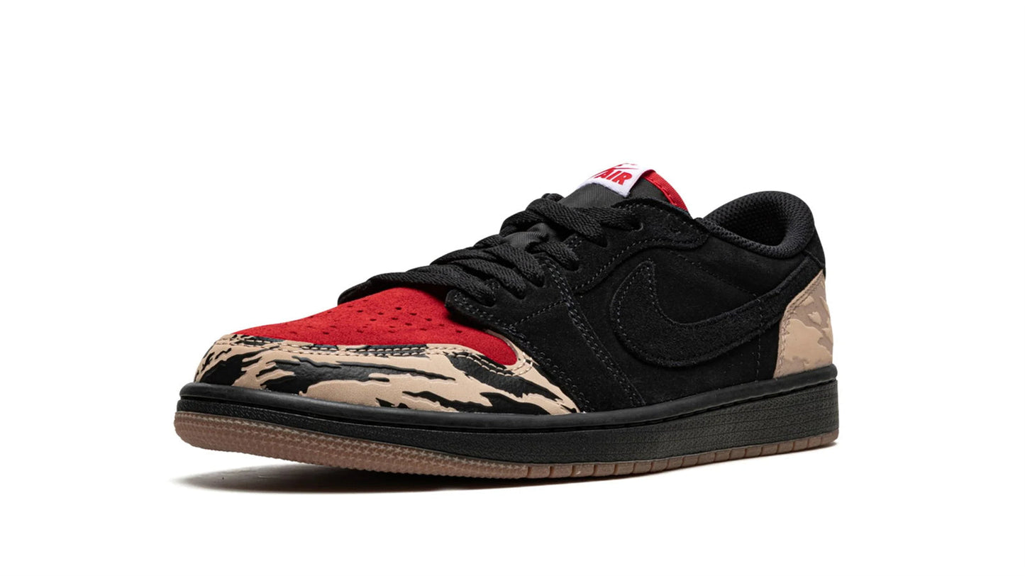 Jordan 1 Low SP "SoleFly - Carnivore"