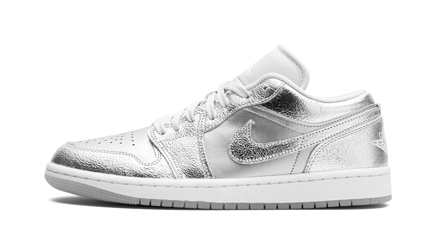 Jordan 1 Low SE WMNS "Metallic Silver"