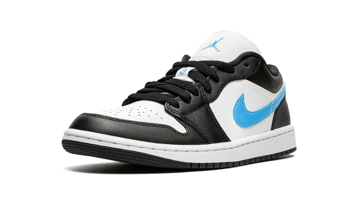 Jordan 1 LOW WMNS "Black / University Blue"